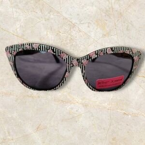 Betsey Johnson Stylish Black and Pink Sunglasses